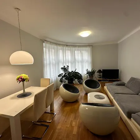 Apartment Karla Capka *